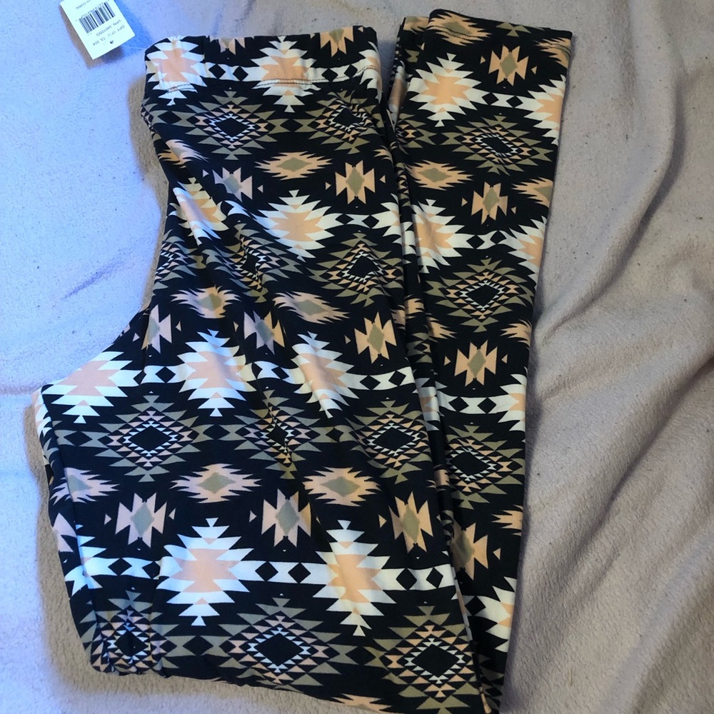 NWT Patterned leggings
